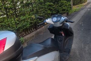 scooter malaguti glovo