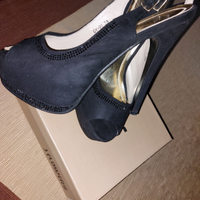 Scarpe nere con tacco a spillo