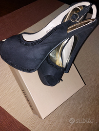 Scarpe nere con tacco a spillo