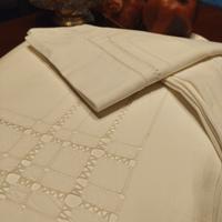 Antico lenzuolo matrimoniale ricamato a mano 