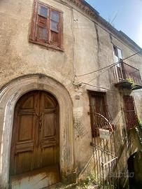 Fabbricato indipendente da ristrutturare