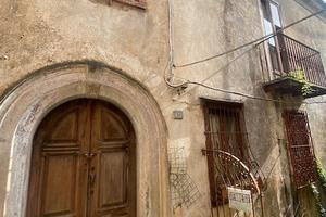 Fabbricato indipendente da ristrutturare