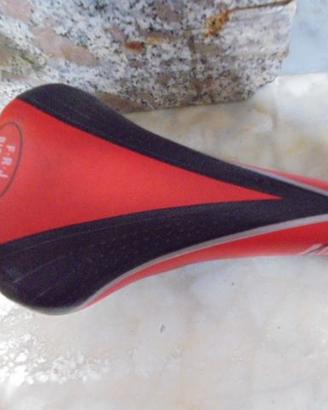 Sella F:R:J: bicycle rosso e nera professionale