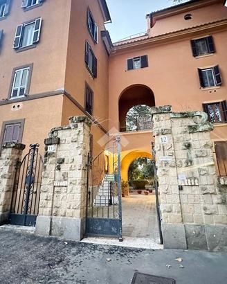 2 LOCALI A ROMA