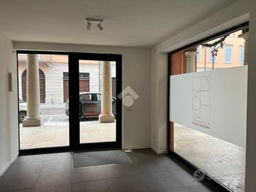 NEGOZIO A CARPI