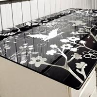 Piano scrivania vetro Ikea.