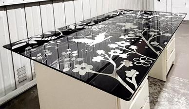 Piano scrivania vetro Ikea.