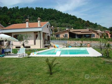 Villa di 130 m² con più di 5 locali e box auto a B