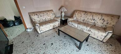 divani con tavoli in legno