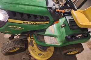 trattorino tagliaerba John Deere 