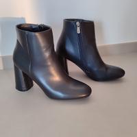 Tronchetto in pelle nera Primadonna 