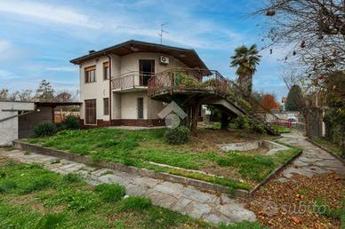 VILLA SINGOLA A GORLA MINORE