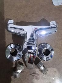 Miscelatore doccia a muro