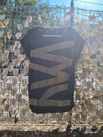 Maglia Nera Smiton con Borchie Dorate Geometriche