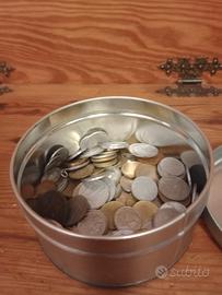 scatola con monete 