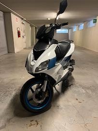 Aprilia SR50 (MOTORE RIFATTO)