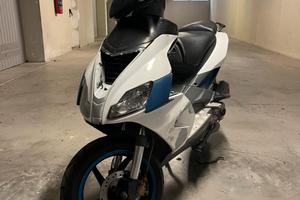 Aprilia SR50 (MOTORE RIFATTO)