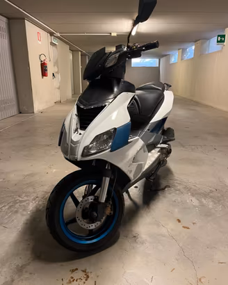 Aprilia SR50 (MOTORE RIFATTO)