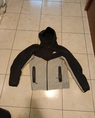 Nike tech