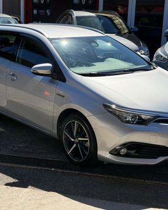 Auris Touring Sports 1.8 Hybrid Lounge-70 mila km 
