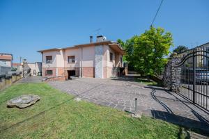 VILLA SINGOLA A CURTATONE