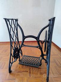 Struttura inferiore per macchina da cucire