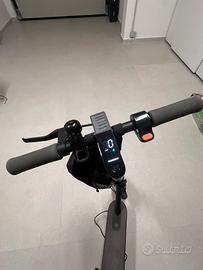 Monopattino  elettrico Xiaomi seminuvo con baule