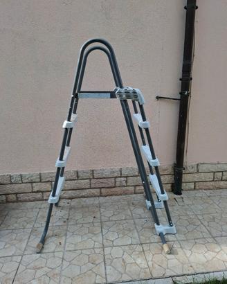scaletta per piscina