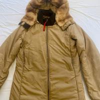 Piumino Prada imbottito colore beige con cappuccio