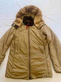 Piumino Prada imbottito colore beige con cappuccio