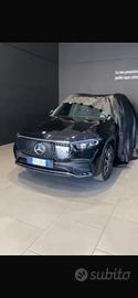 Mercedes EQB stupenda 520 km autonomia