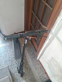 monopattino ninebot E2 Pro