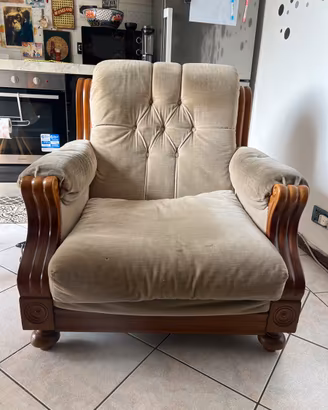 Poltrona classica vintage in legno e tessuto