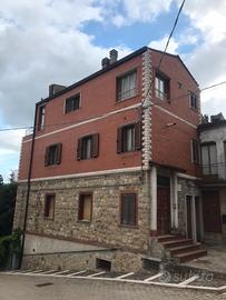 Casa indipendente su due piani