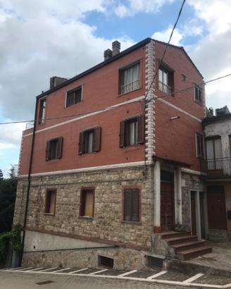 Casa indipendente su due piani