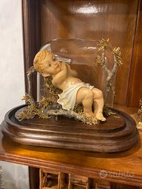 Bambino in campana ovale