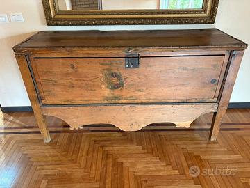 Credenza antica