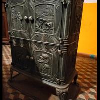 stufa a legna Austriaca in ghisa con decori 