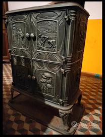 stufa a legna Austriaca in ghisa con decori 