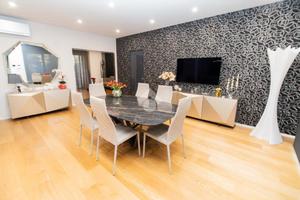 VILLA A SCHIERA CENTRALE A LEINÌ