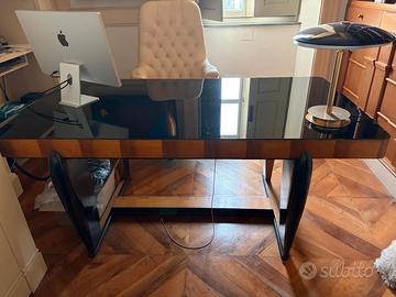 Scrivania in legno con vetro