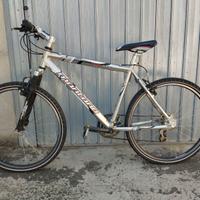 Bicicletta Mountain Bike in Alluminio Montana