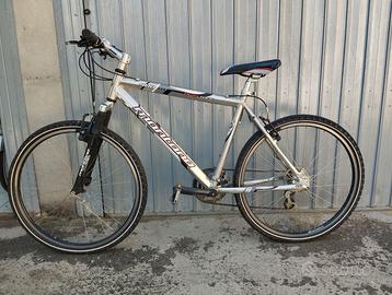 Bicicletta Mountain Bike in Alluminio Montana