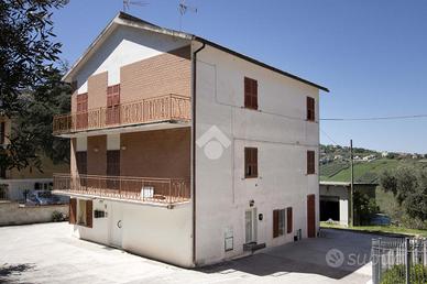 4 LOCALI A FERMO