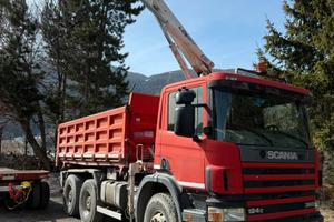 Autocarro con gru SCANIA 6x4