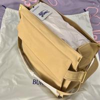 Burberry Tote Trench media