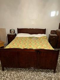 Camera da letto in legno antica