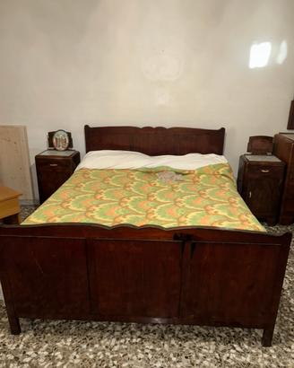Camera da letto in legno antica