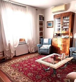 Villetta a schiera di 210 m² con più di 5 locali e