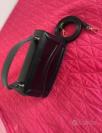 borsa nera e bianca